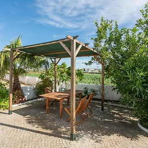 https://salinya-private-rooms-n125-olho.hotelaalgarve.com